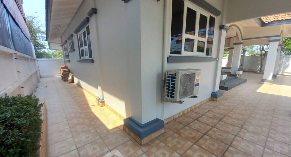 For sale 3 bedrooms house in East Pattaya, Pattaya
