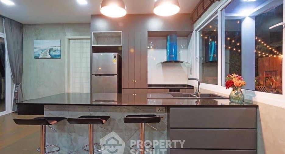 À vendre 5 chambres villa à Sattahip, Chonburi