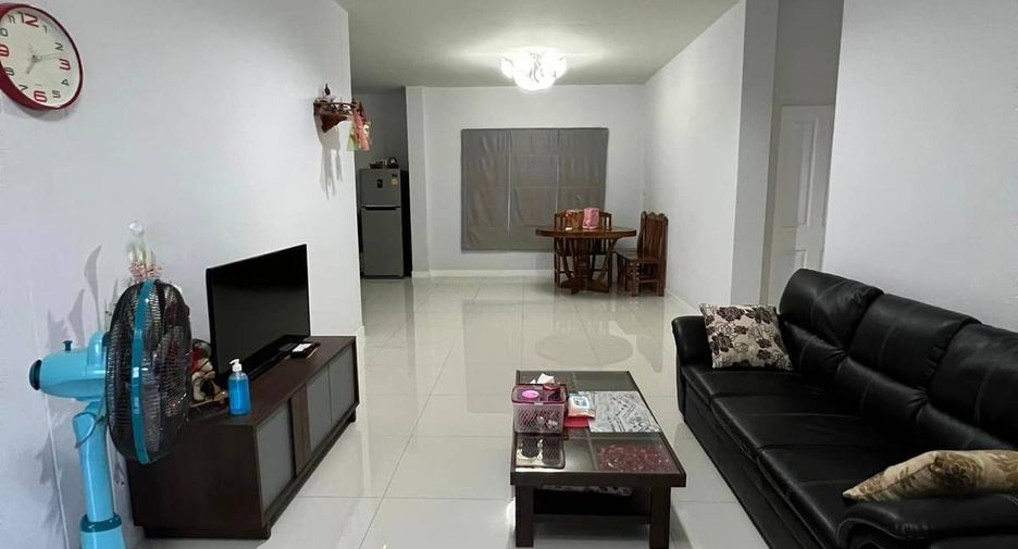 For sale 3 bedrooms townhouse in Bang Lamung, Chonburi