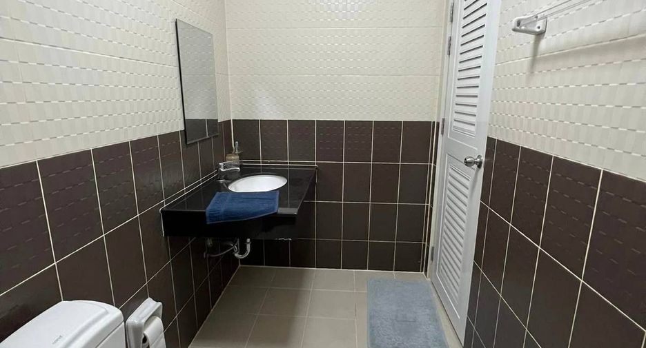 For sale 3 bedrooms townhouse in Bang Lamung, Chonburi