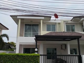 À vendre 4 chambres maison de ville à Bang Lamung, Chonburi