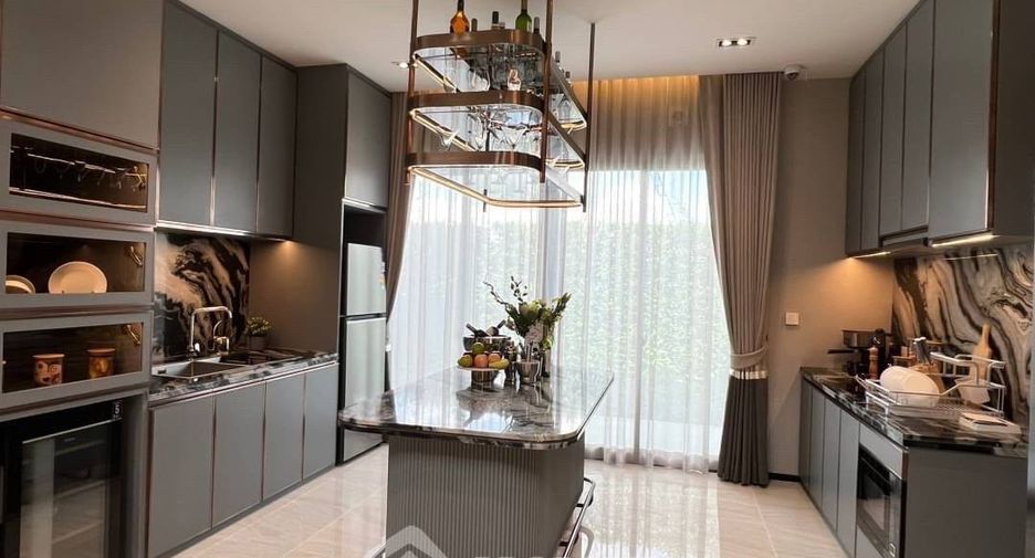 For sale 4 bedrooms house in Lat Krabang, Bangkok