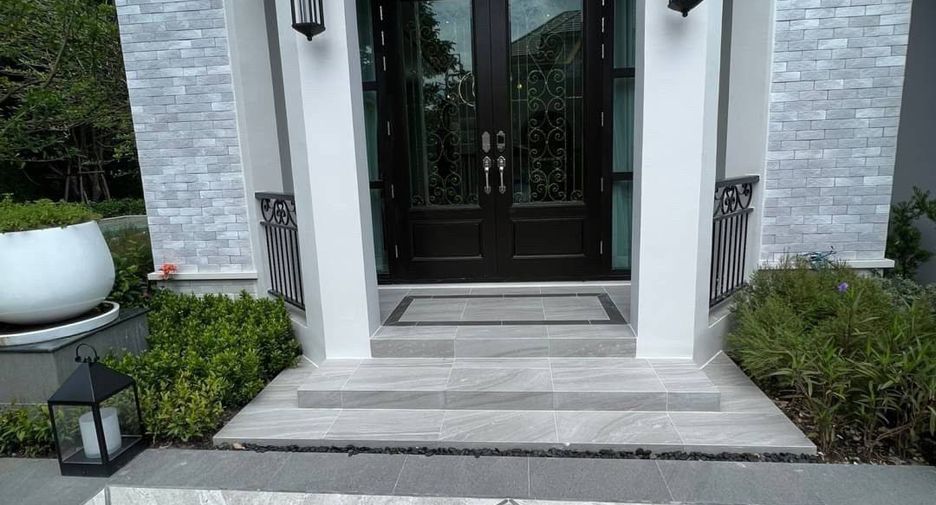 For sale 4 bedrooms house in Lat Krabang, Bangkok