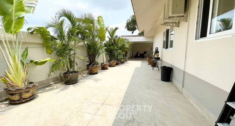 For sale 2 bedrooms house in East Pattaya, Pattaya