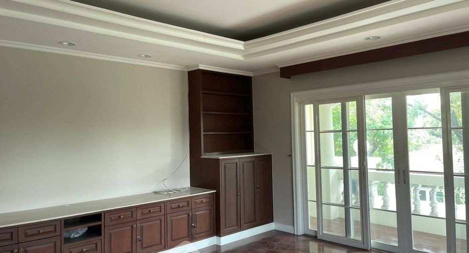 Haus zur Miete und zum Kauf mit 4 Zimmer in Bang Khen, Bangkok