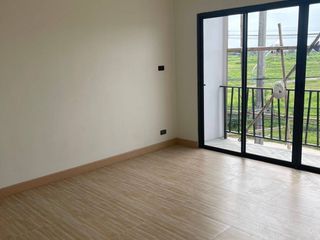 Casa adosada en venta de 8 habitaciones en Bang Lamung, Chonburi