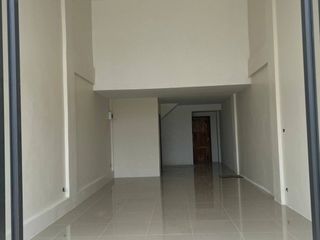 Casa adosada en venta de 8 habitaciones en Bang Lamung, Chonburi
