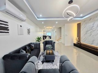 Casa adosada en venta de 2 habitaciones en Bang Lamung, Chonburi