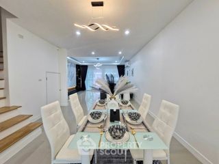 Casa adosada en venta de 2 habitaciones en Bang Lamung, Chonburi