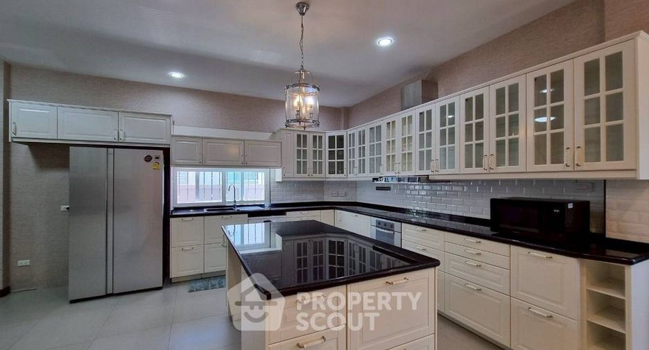 Casa en alquiler y en venta de 5 habitaciones en East Pattaya, Pattaya