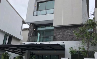 For rent 3 bedrooms townhouse in Bueng Kum, Bangkok