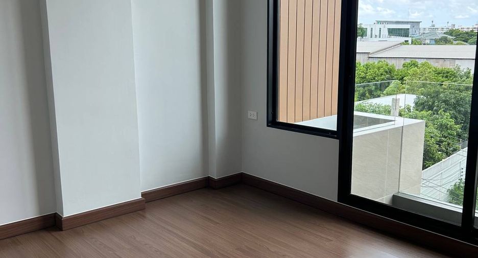 Reihenhaus zum Kauf mit 3 Zimmer in Lat Phrao, Bangkok