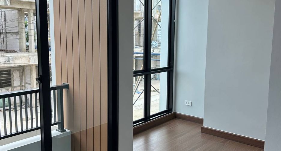 Reihenhaus zum Kauf mit 3 Zimmer in Lat Phrao, Bangkok