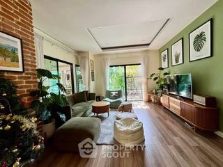 Haus zum Kauf mit 3 Zimmer in Si Racha, Chonburi