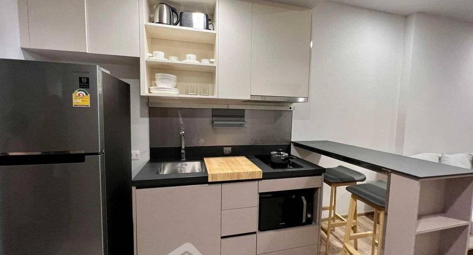For sale 1 bed condo in Khlong Toei, Bangkok