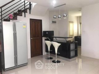 À vendre 3 chambres maison à Si Racha, Chonburi