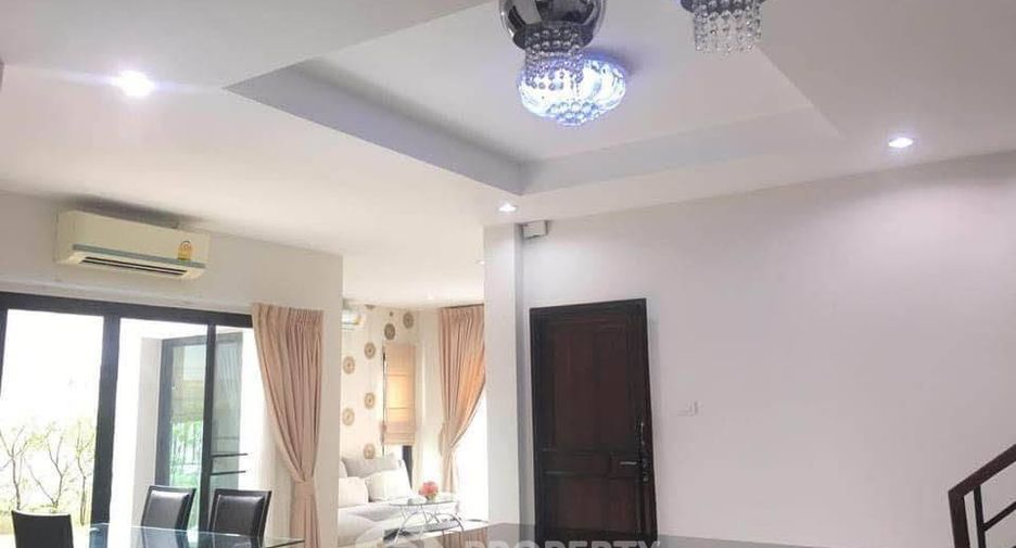 À vendre 3 chambres maison à Si Racha, Chonburi