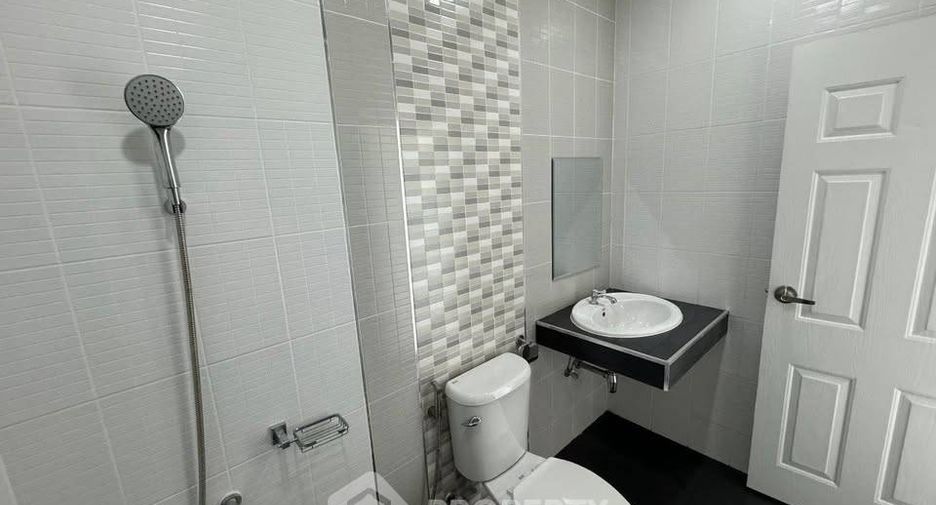 Casa adosada en venta de 8 habitaciones en Sattahip, Chonburi