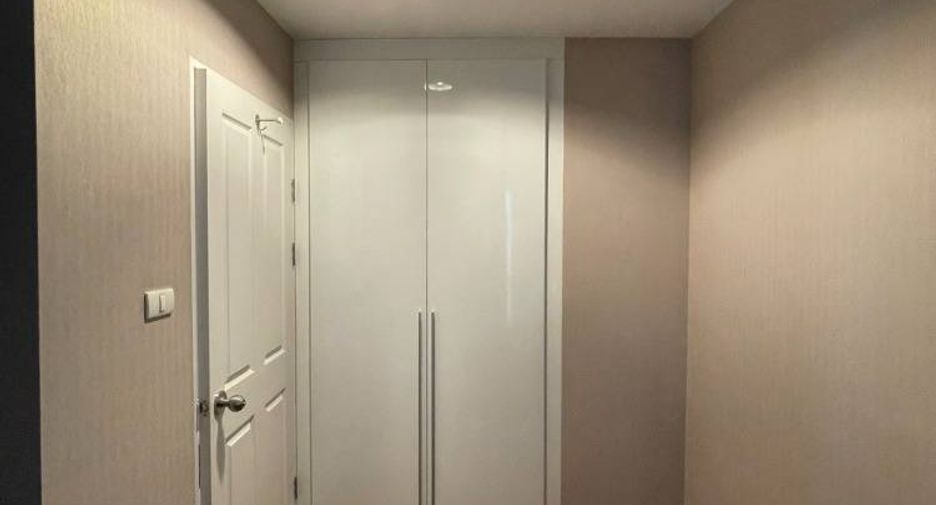For sale 2 bedrooms condo in Huai Khwang, Bangkok