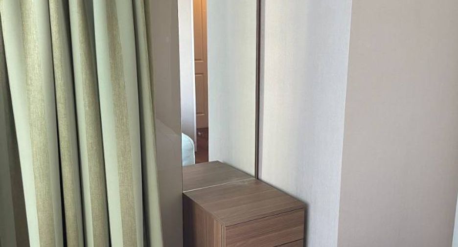 For sale 2 bedrooms condo in Huai Khwang, Bangkok