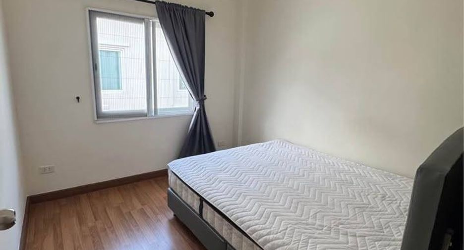 For sale 4 bedrooms townhouse in Khlong Sam Wa, Bangkok
