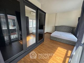 For sale 4 bedrooms townhouse in Khlong Sam Wa, Bangkok