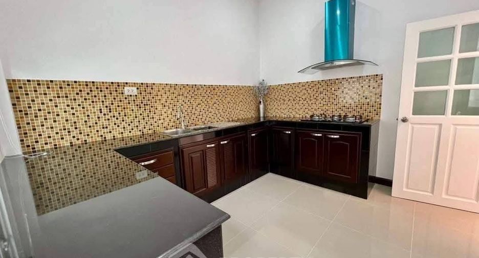 For sale 3 bedrooms house in East Pattaya, Pattaya