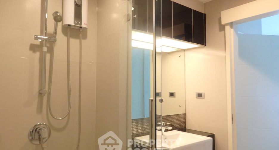For sale 2 bedrooms condo in Khlong Toei, Bangkok