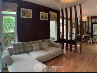 À vendre 3 chambres maison à Si Racha, Chonburi
