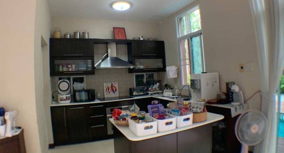 À vendre 3 chambres maison à Si Racha, Chonburi