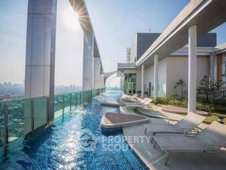 For sale 2 bedrooms condo in Huai Khwang, Bangkok