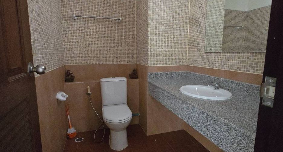 For sale 4 bedrooms house in North Pattaya, Pattaya