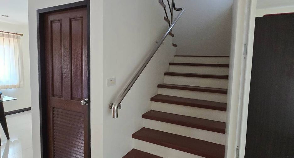For sale 4 bedrooms house in North Pattaya, Pattaya