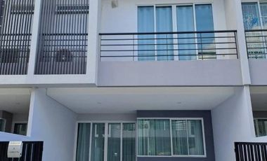 出售 3 卧室 联排别墅 在 Bang Khae, 曼谷