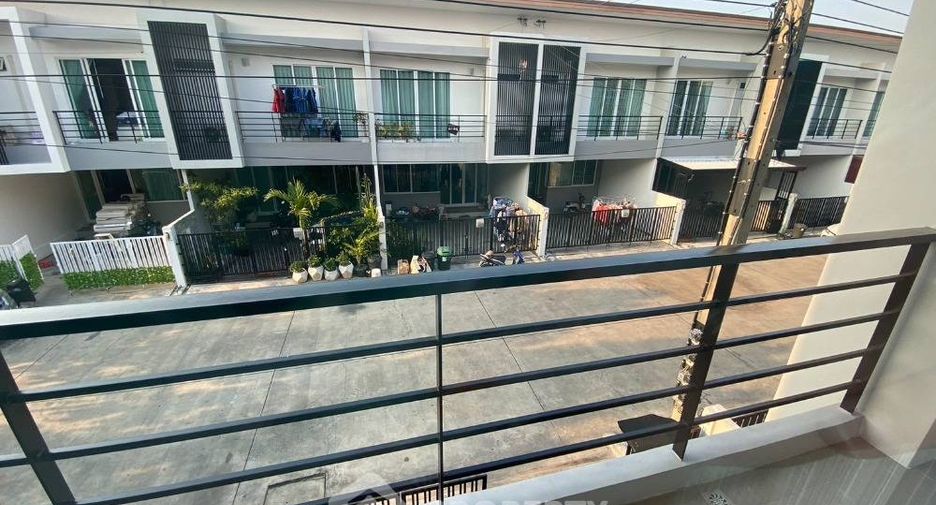For sale 3 bedrooms townhouse in Bang Khae, Bangkok
