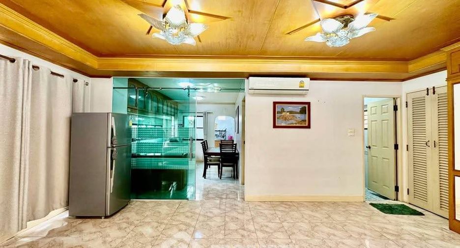 Haus zum Kauf mit 5 Zimmer in Si Racha, Chonburi