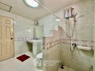 Продажа 5 спальни дом в Si Racha, Чонбури