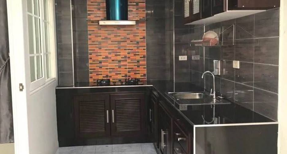 Продажа 4 спальни таунхаус в Буенг Кум, Бангкок