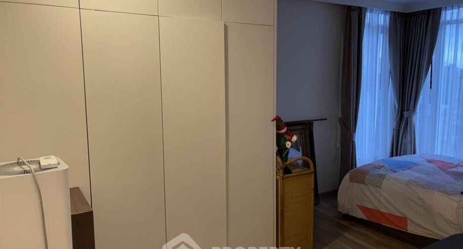 For sale 4 bedrooms condo in Pratumnak, Pattaya