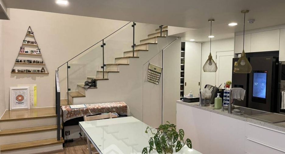 For sale 4 bedrooms condo in Pratumnak, Pattaya
