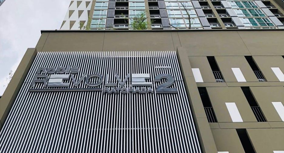 For rent 2 bedrooms condo in Huai Khwang, Bangkok