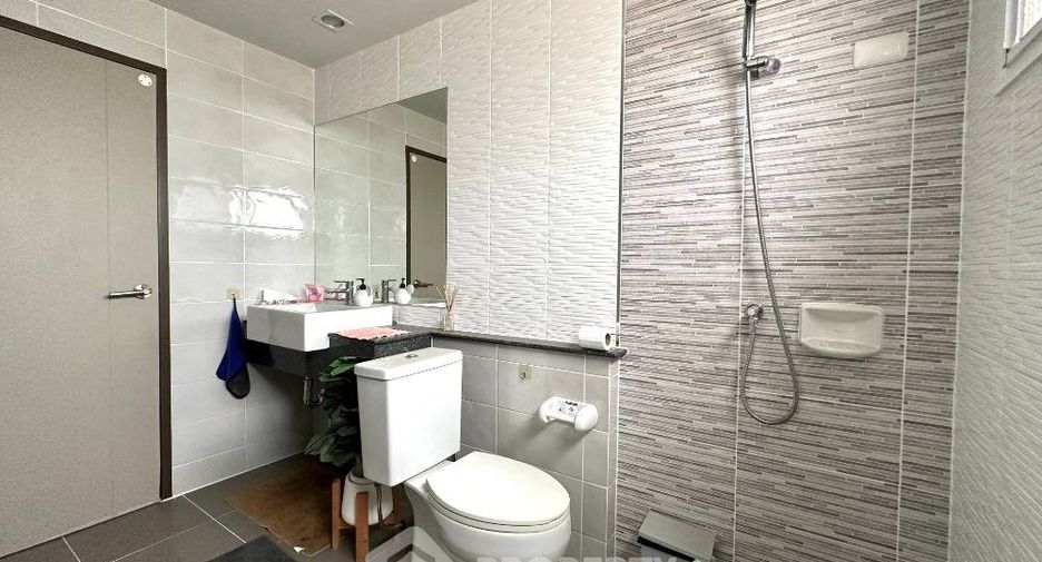 Casa adosada en venta de 4 habitaciones en Khlong Sam Wa, Bangkok