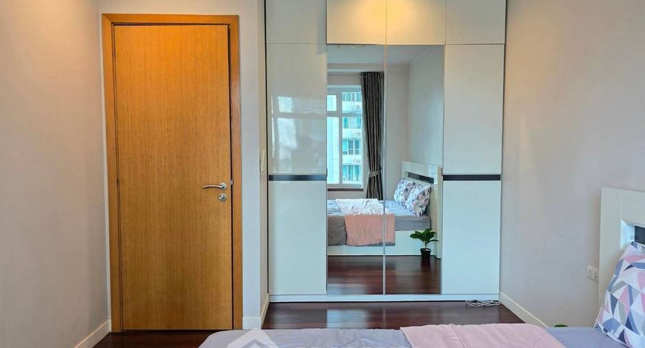 For rent 2 bedrooms condo in Watthana, Bangkok