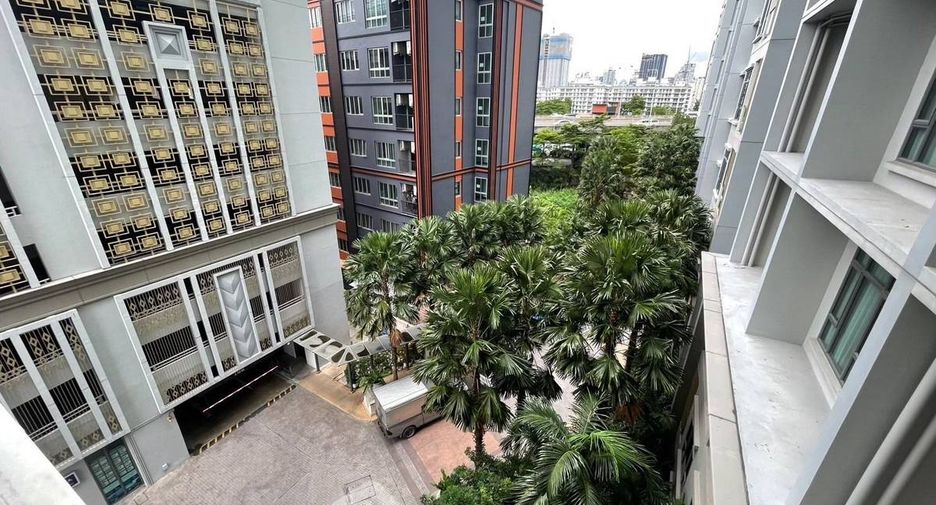For sale 1 bed condo in Phra Khanong, Bangkok