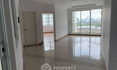 For sale 2 bedrooms condo in Huai Khwang, Bangkok