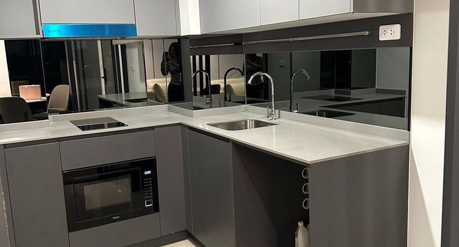 For sale 1 bed condo in Khlong Toei, Bangkok