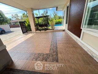 Casa en alquiler de 3 habitaciones en Bang Lamung, Chonburi