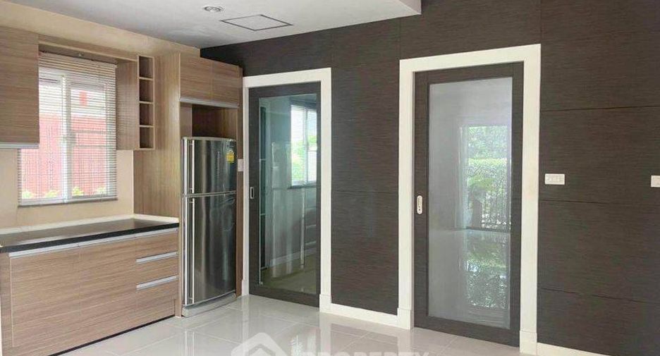 For sale 3 bedrooms house in Lat Krabang, Bangkok