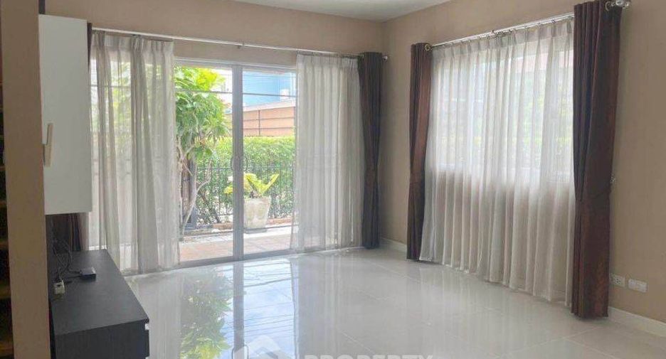 For sale 3 bedrooms house in Lat Krabang, Bangkok