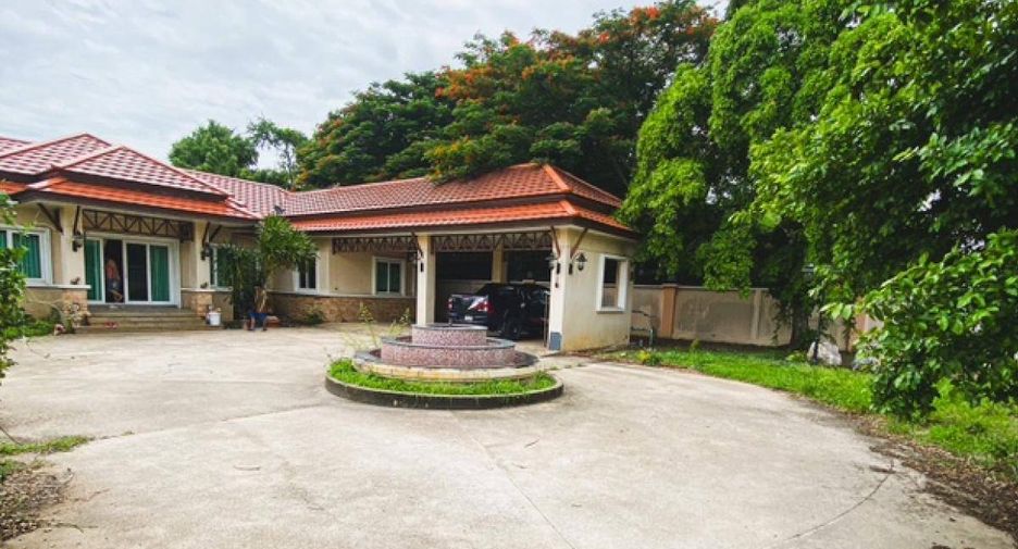 For sale 5 bedrooms house in Mueang Chon Buri, Chonburi